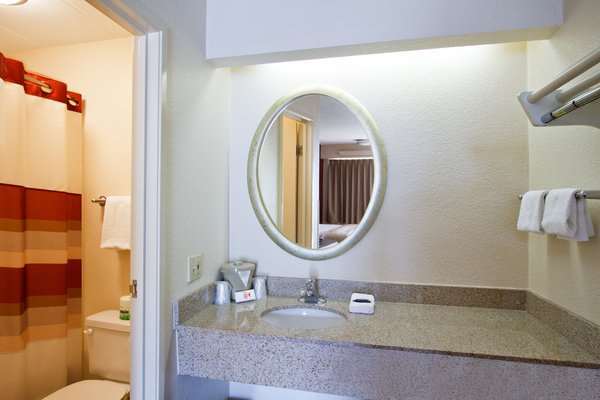 Red Roof Inn Cincinnati East - Beechmont Cherry Grove Room photo