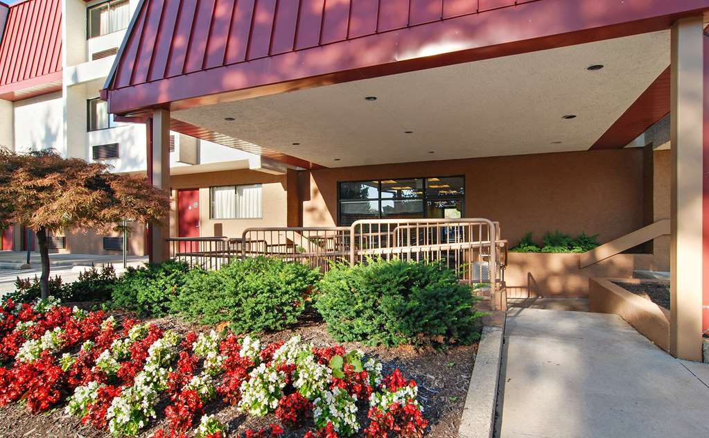 Red Roof Inn Cincinnati East - Beechmont Cherry Grove Exterior photo